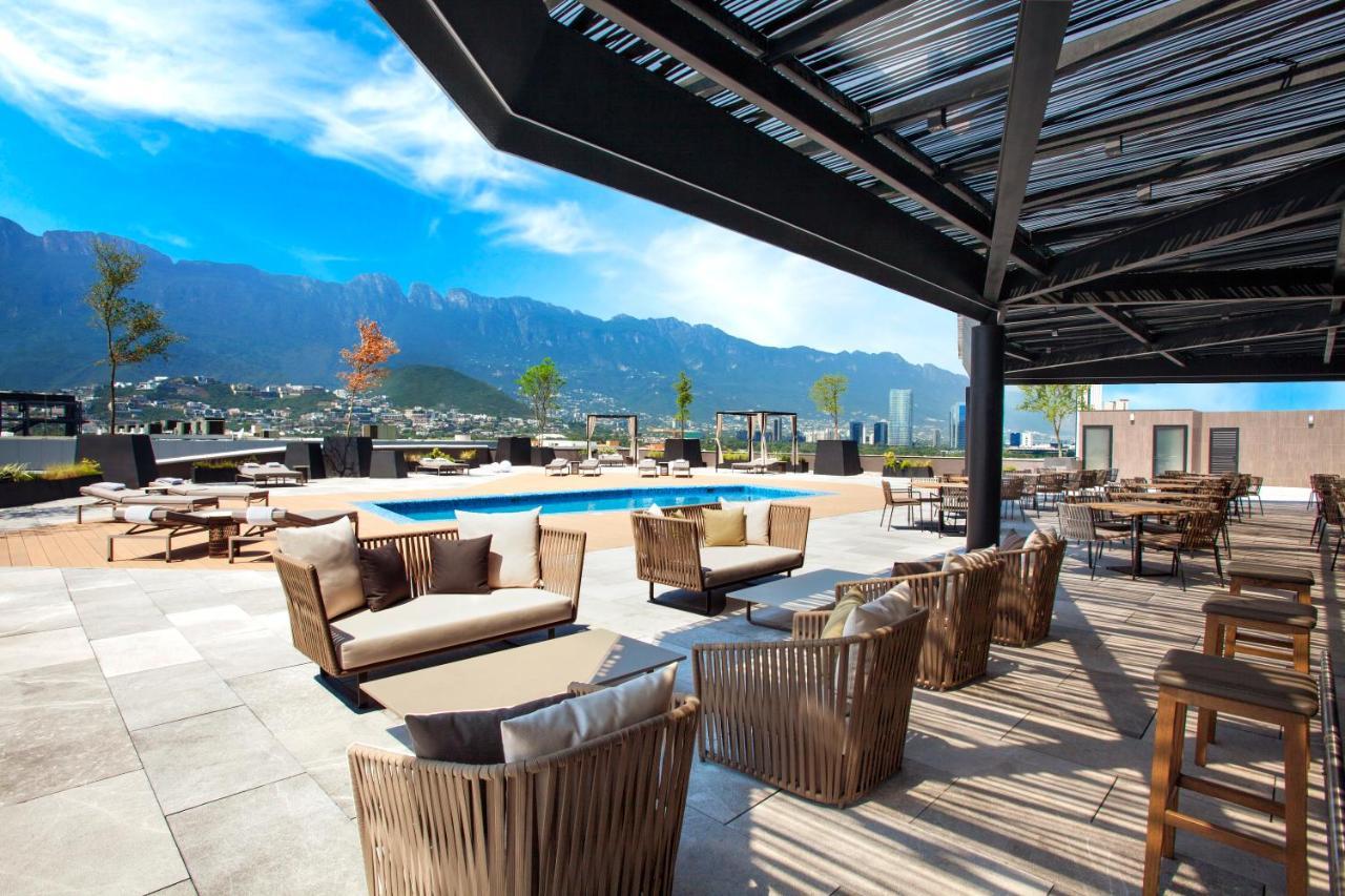 ホテル Camino Real Fashion Drive Monterrey サン・ペドロ・ガルサ・ガルシーア エクステリア 写真 The hotel's rooftop pool