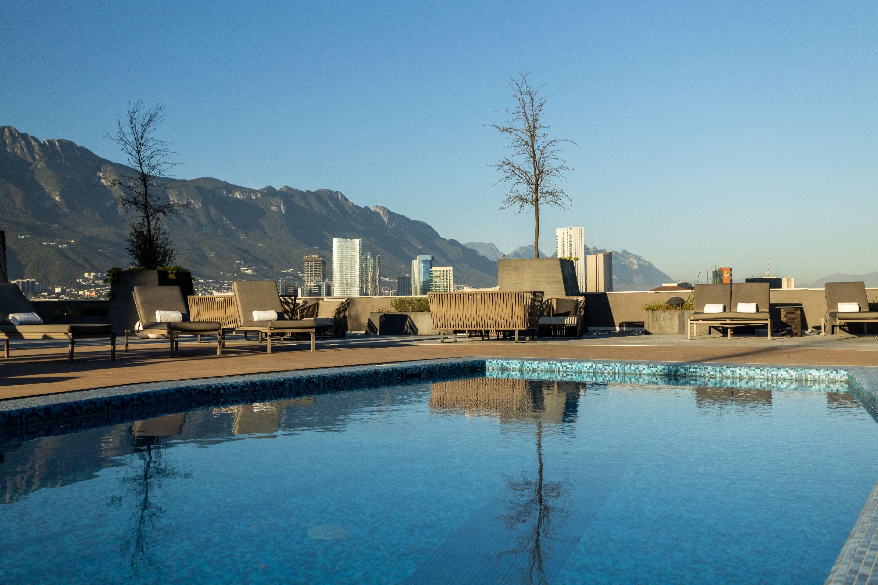 ホテル Camino Real Fashion Drive Monterrey サン・ペドロ・ガルサ・ガルシーア エクステリア 写真 View of the city from the hotel