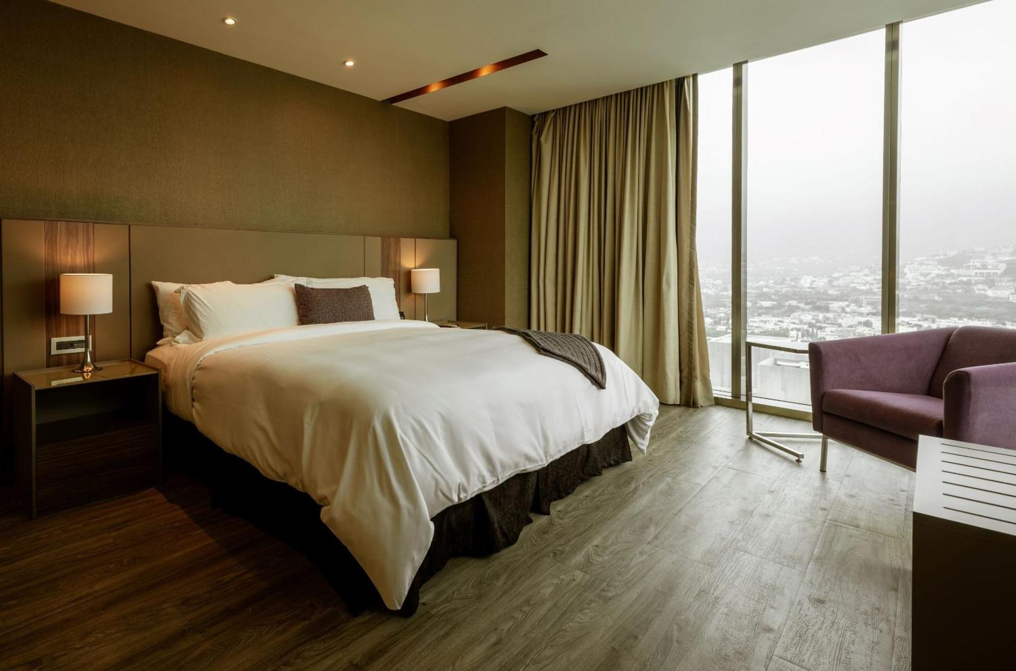 ホテル Camino Real Fashion Drive Monterrey サン・ペドロ・ガルサ・ガルシーア エクステリア 写真 A bedroom at the hotel