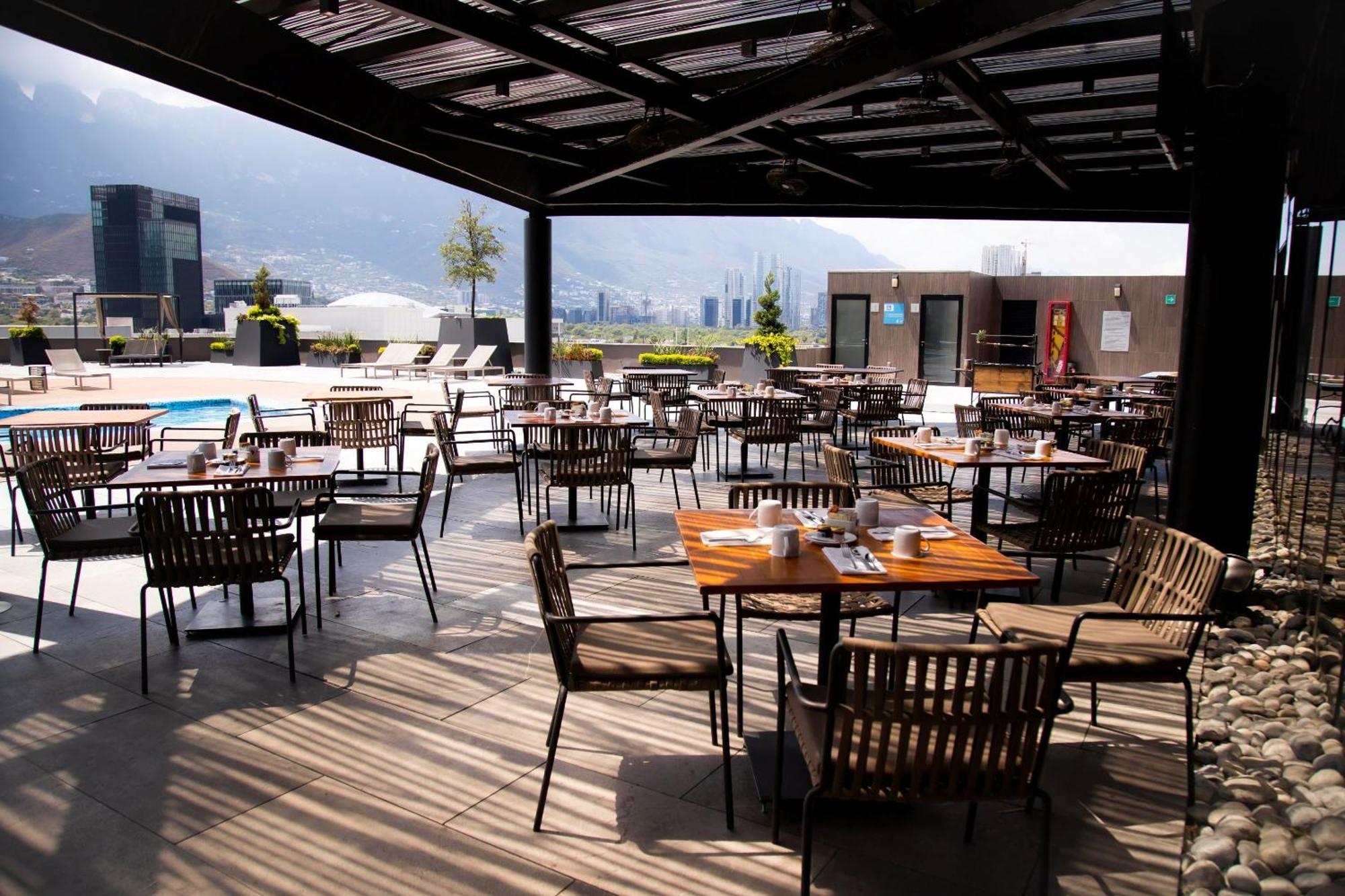 ホテル Camino Real Fashion Drive Monterrey サン・ペドロ・ガルサ・ガルシーア エクステリア 写真 Rooftop restaurant