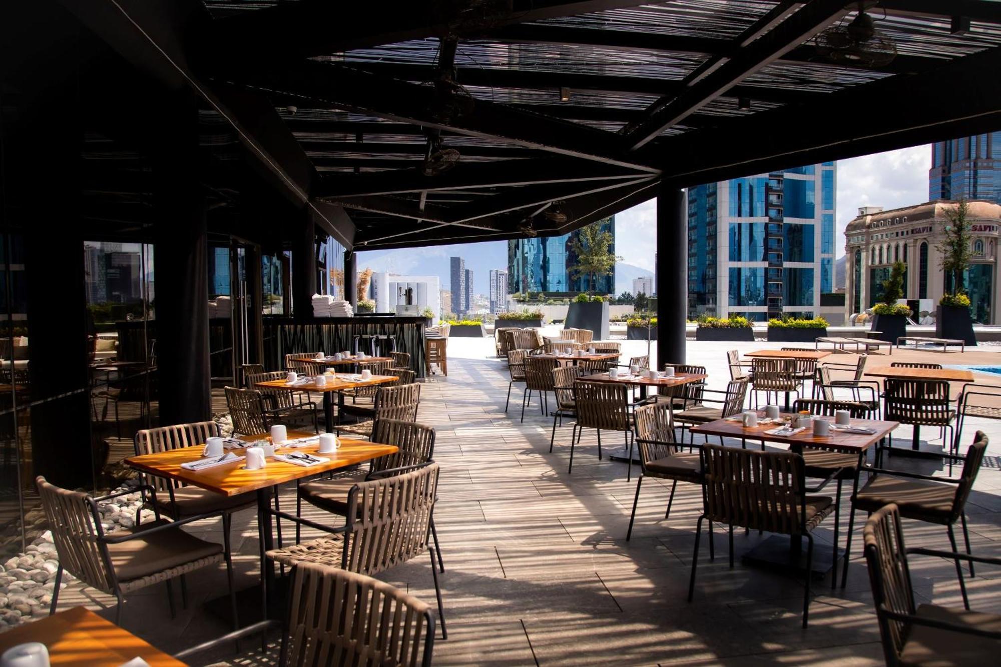 ホテル Camino Real Fashion Drive Monterrey サン・ペドロ・ガルサ・ガルシーア エクステリア 写真 The Sky Bar