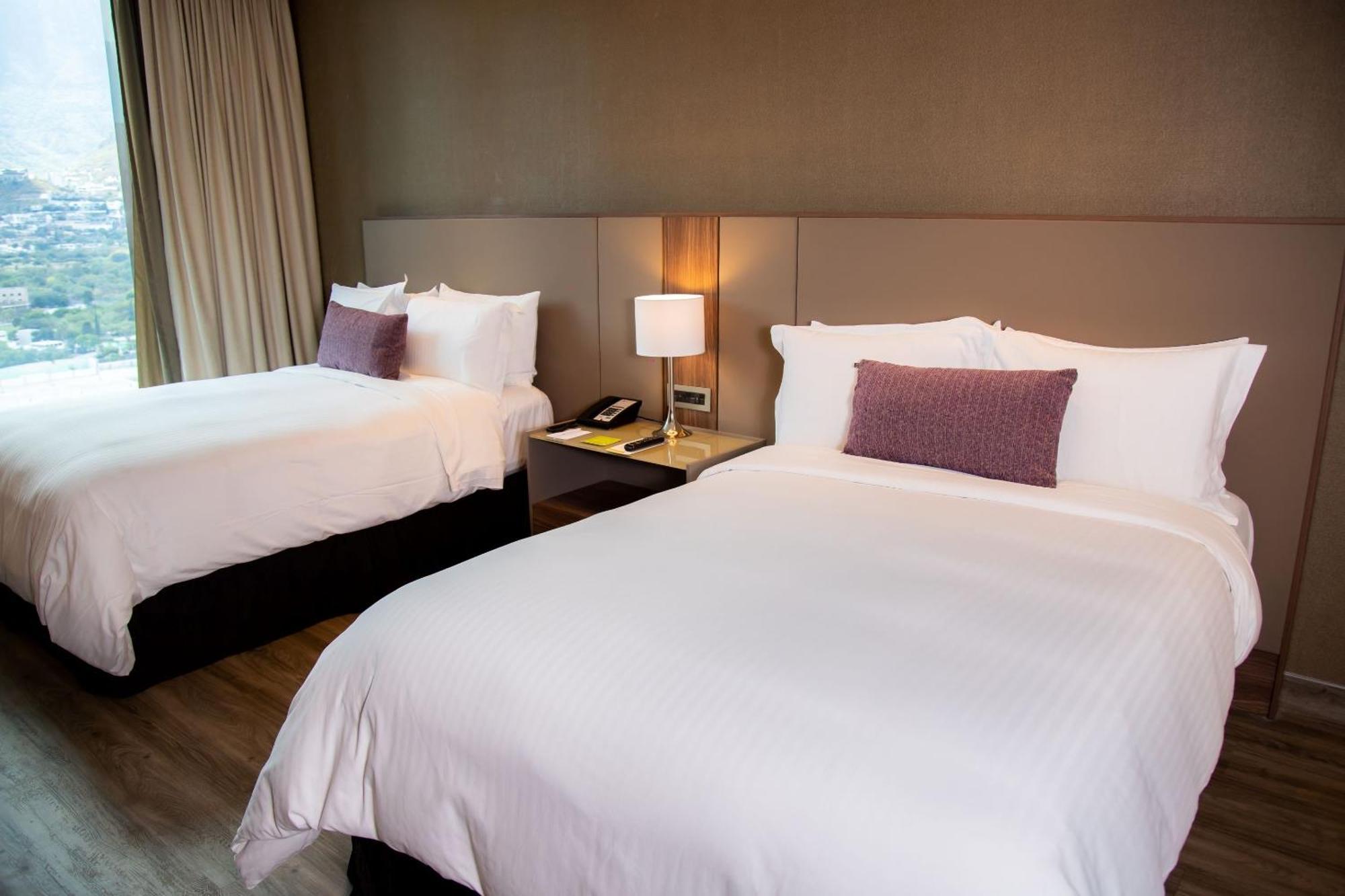 ホテル Camino Real Fashion Drive Monterrey サン・ペドロ・ガルサ・ガルシーア エクステリア 写真 A room at the hotel