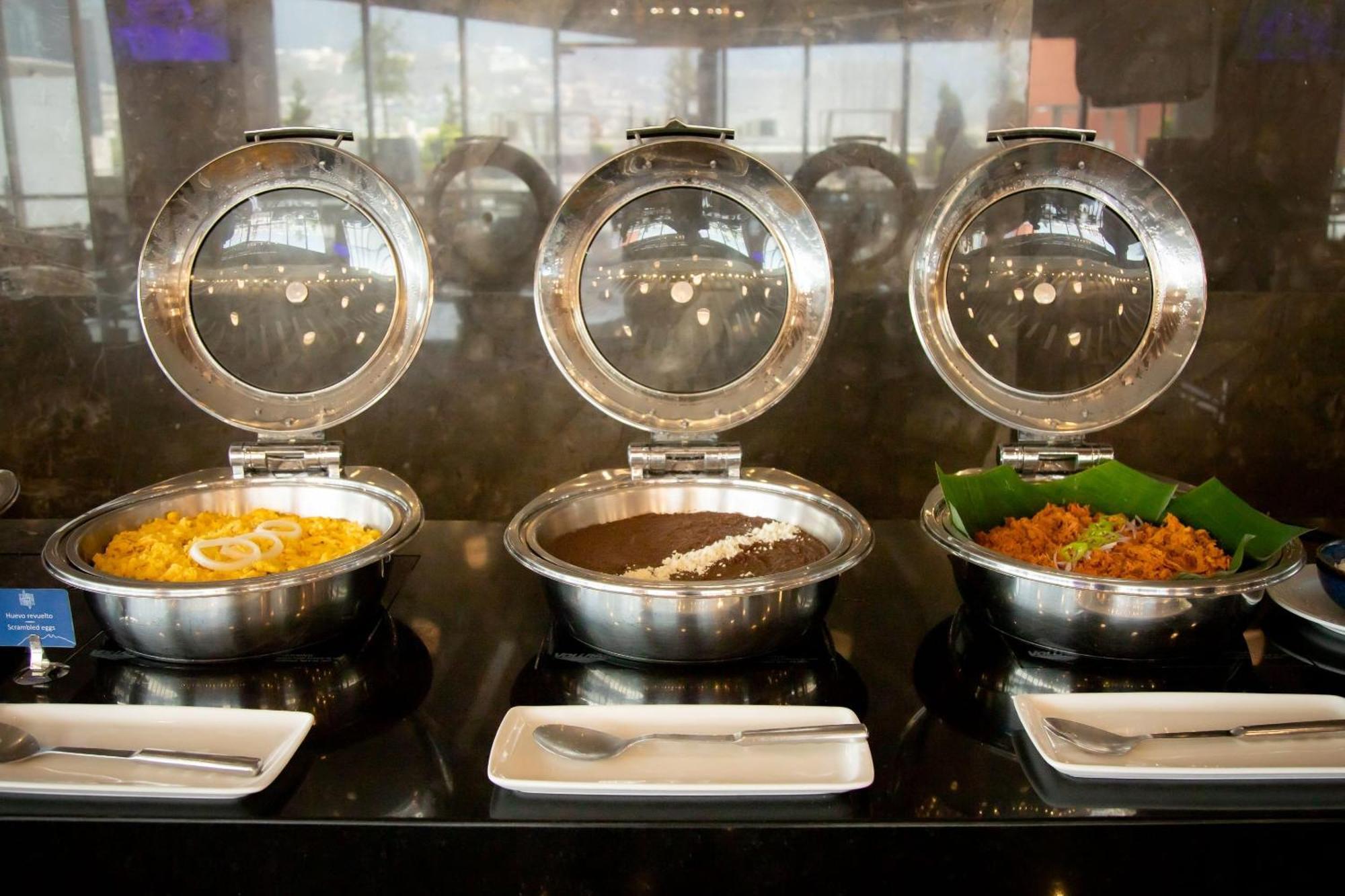 ホテル Camino Real Fashion Drive Monterrey サン・ペドロ・ガルサ・ガルシーア エクステリア 写真 A chafing dish